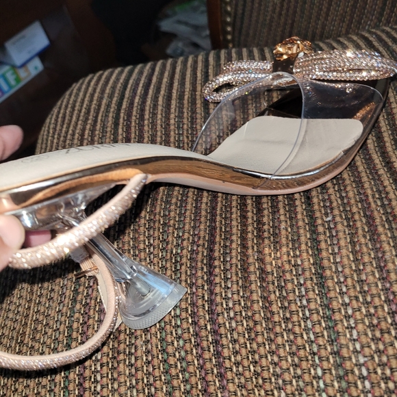 Womens Shoes - Picture 3 of 5